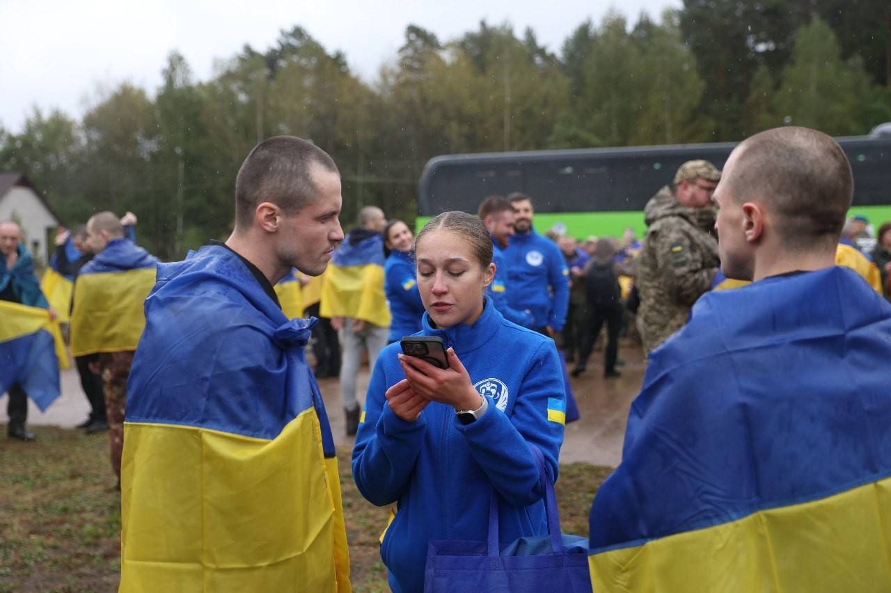 Зображення посту: Україна повернула з російського полону 20 цивільних та 185 військових: серед них захисники Маріуполя й «Азовсталі»