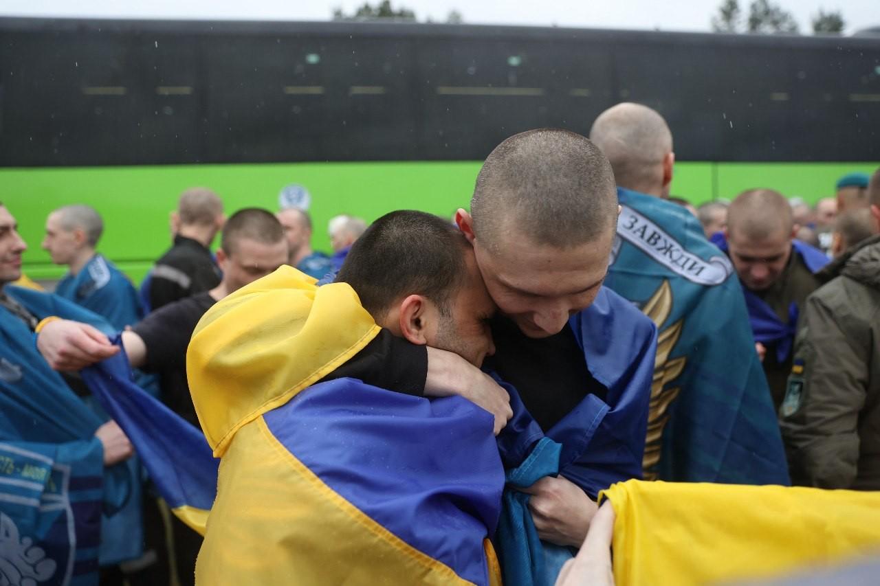 Зображення посту: Україна повернула з російського полону 20 цивільних та 185 військових: серед них захисники Маріуполя й «Азовсталі»