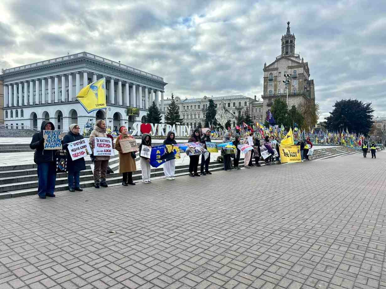Зображення посту: У Києві відбулася акція на підтримку зниклих безвісти та полонених захисників Маріуполя