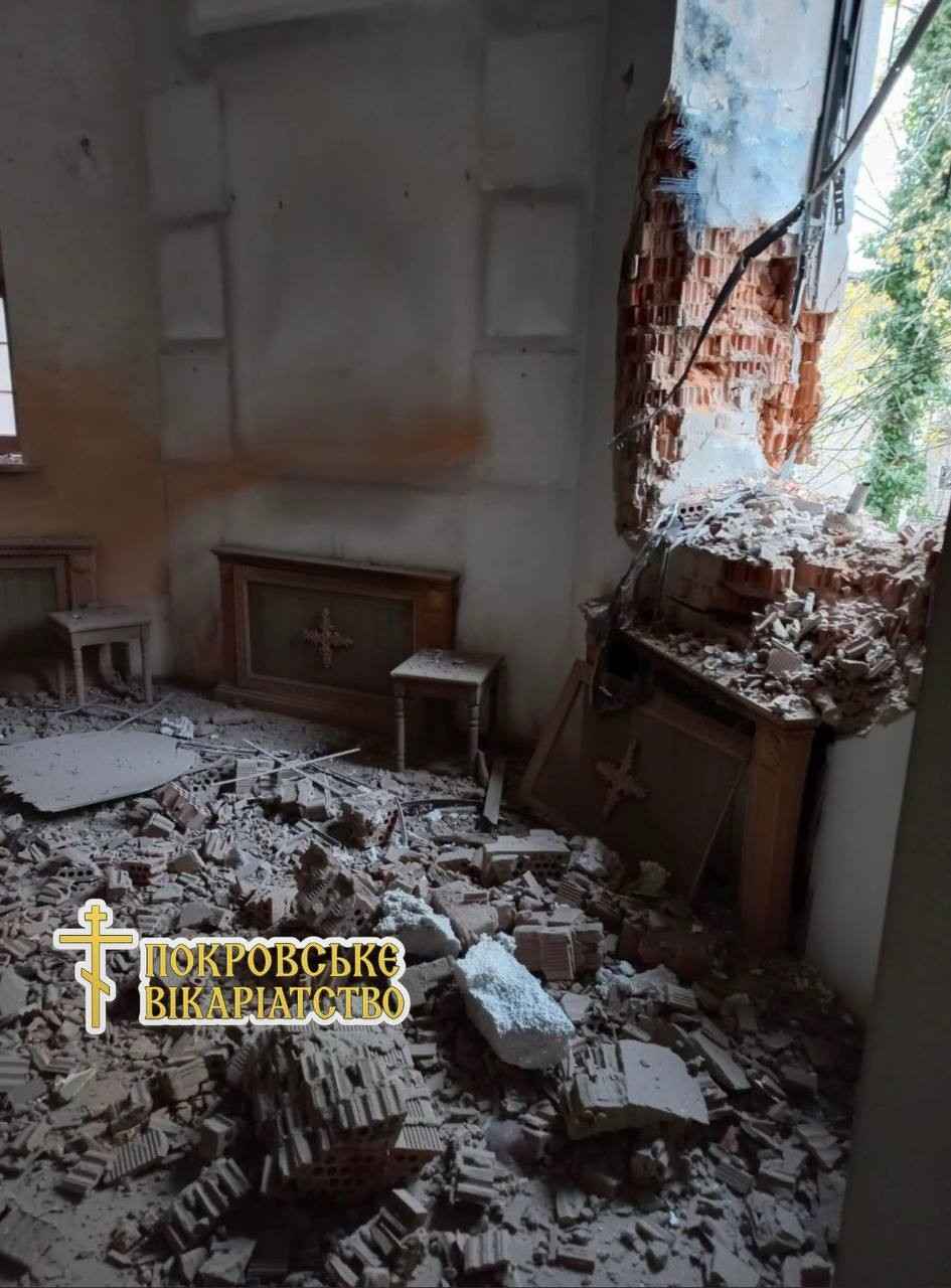 Зображення посту: У Мирнограді росіяни зруйнували обстрілом вівтар у місцевому храмі