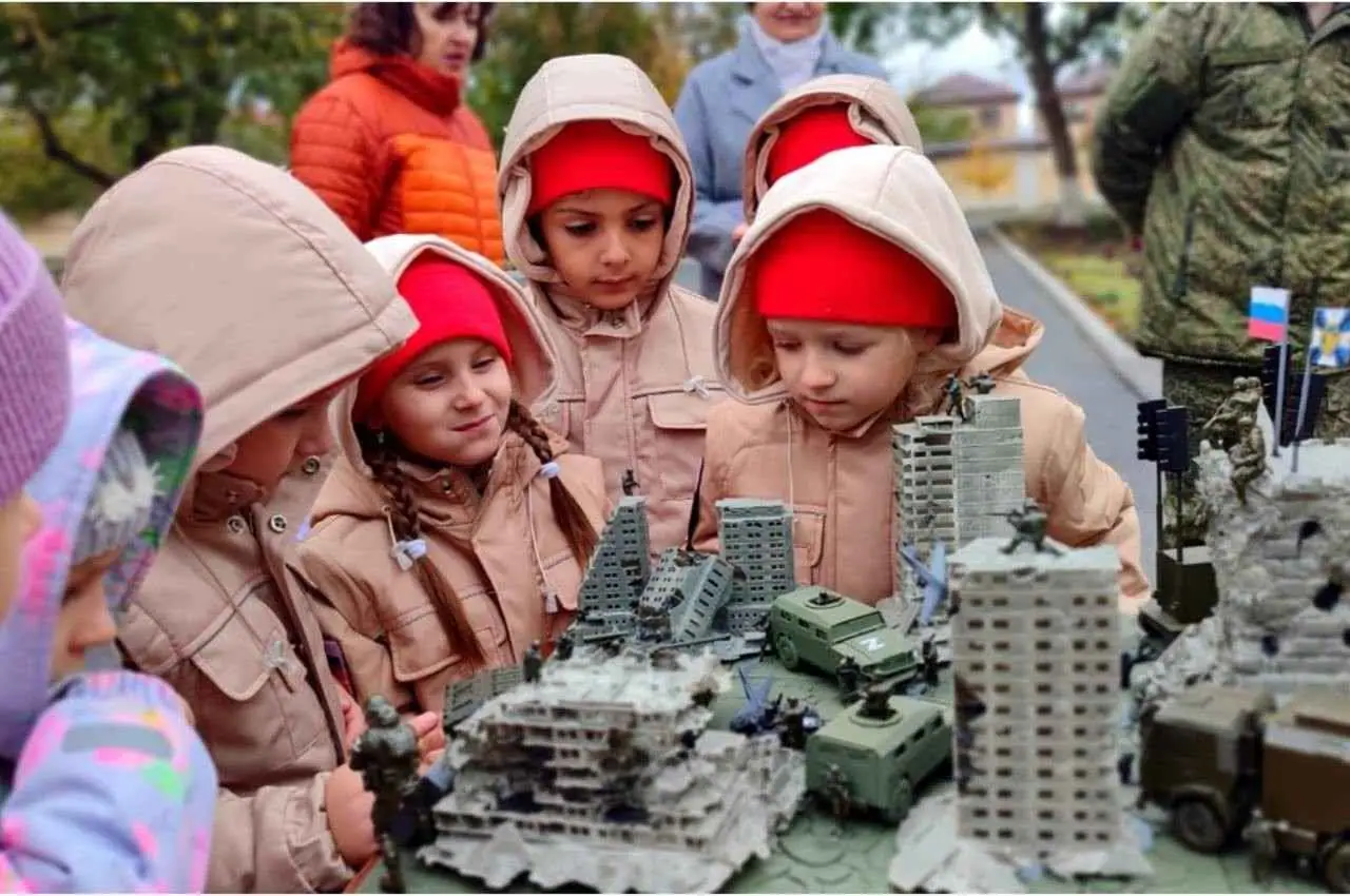 Стаття: Керівників «Юнармії» підозрюють у мілітаризації понад 6 тисяч українських дітей на окупованій Донеччині