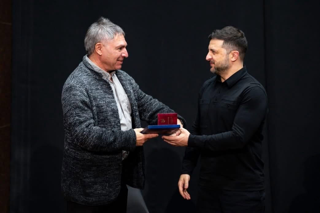 Стаття: Керівника Донецького академічного обласного драматичного театру та автора «20 днів у Маріуполі» відзначили орденом