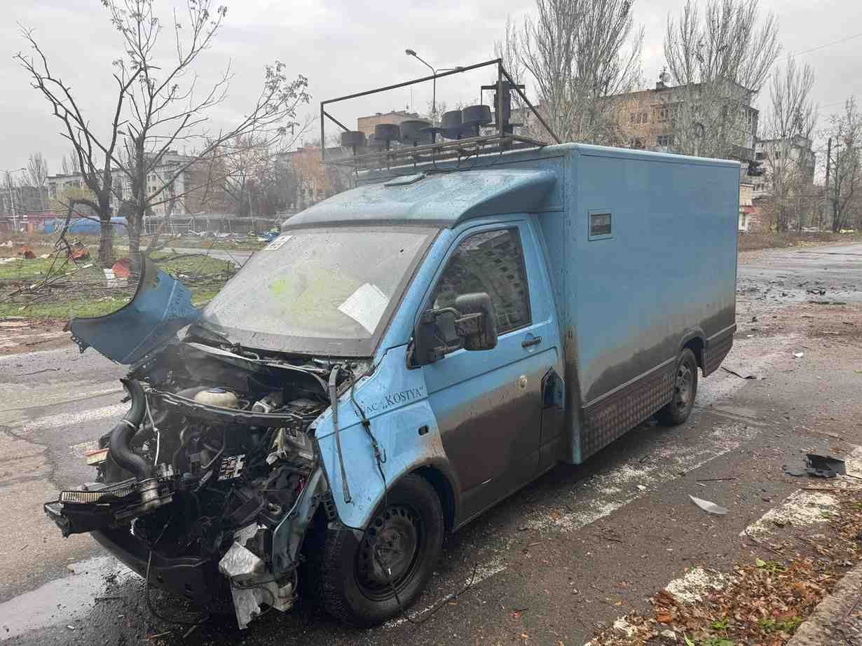 Стаття: У Костянтинівці росіяни атакували FPV-дроном авто міської адміністрації — поранені двоє людей