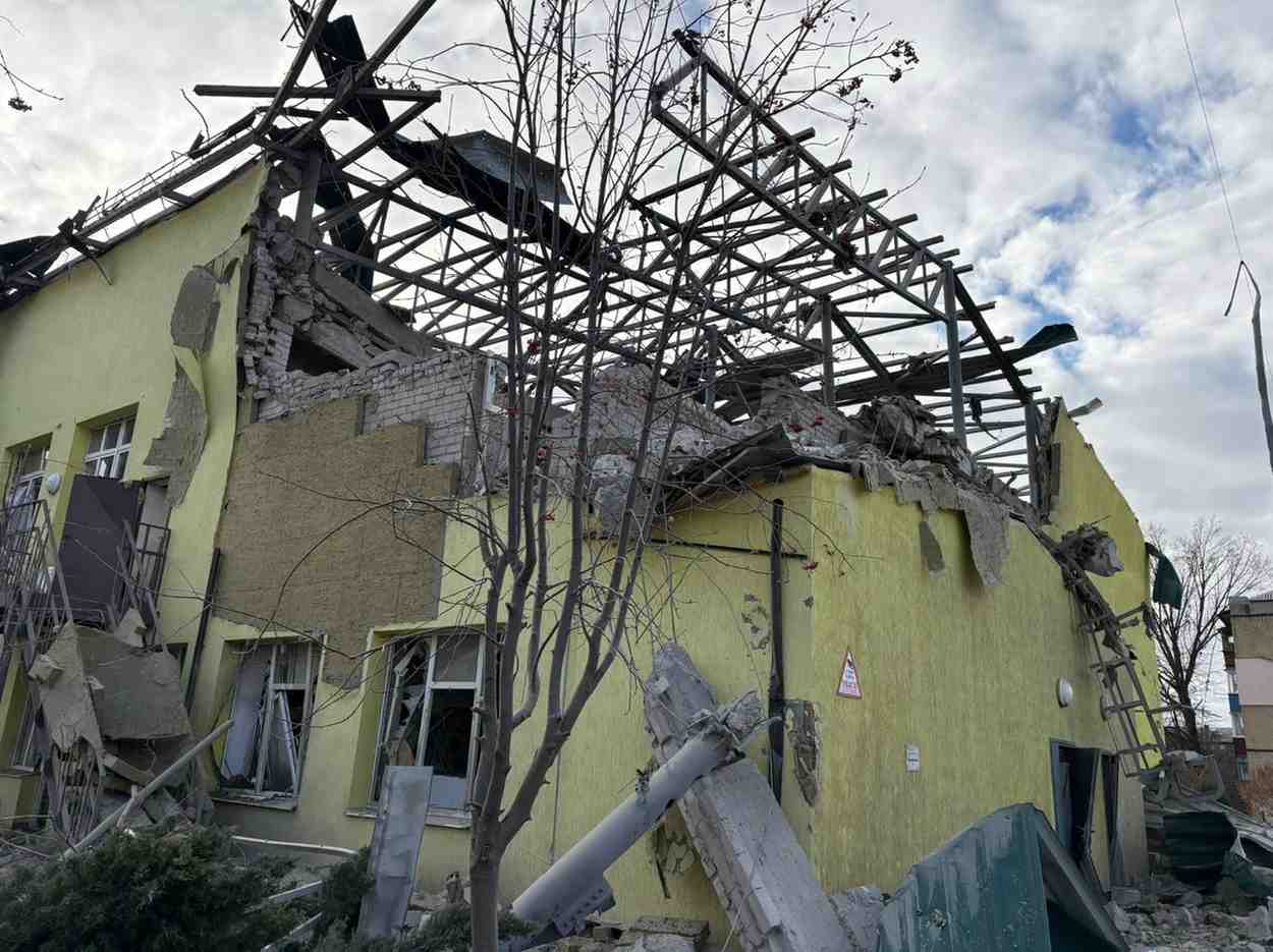 Зображення посту: Росіяни зруйнували авіаударами дві школи у Слов’янську