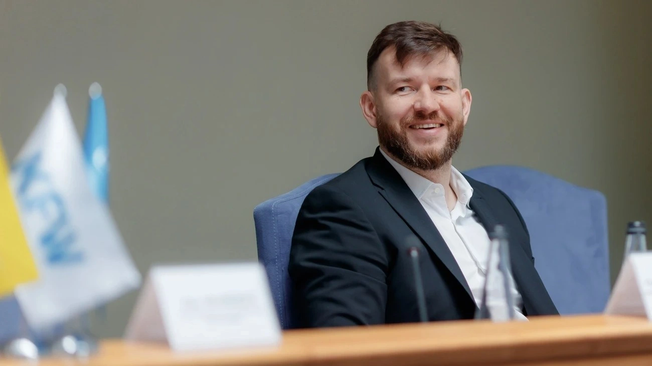 Стаття: Українцям виплатять 1000 і 6500 грн у межах урядової програми «Тепла зима»