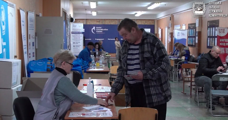 Стаття: Транзитний центр на Харківщині прийняв 13 тисяч евакуйованих із Донеччини