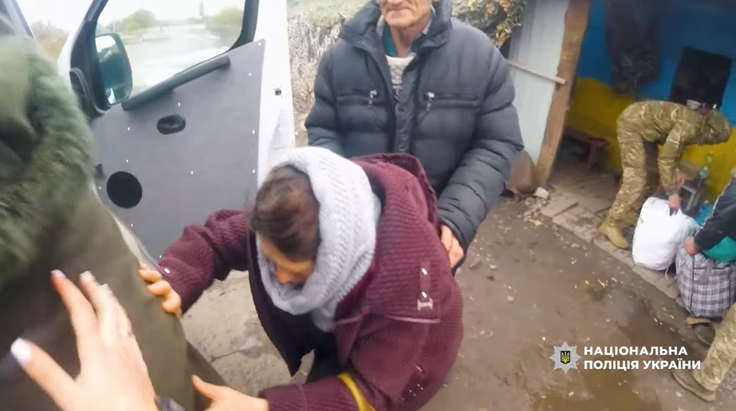 Стаття: Жителі села на Донеччині пройшли 12 кілометрів під обстрілами, аби евакуюватися