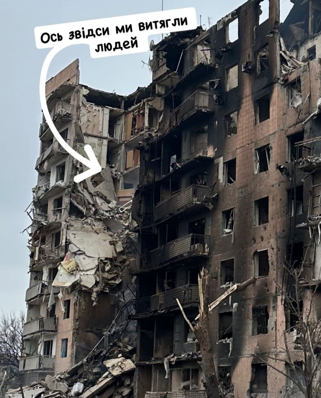 Зображення посту: Волонтери евакуювали двох літніх людей з 7 поверху зруйнованого будинку в Костянтинівці