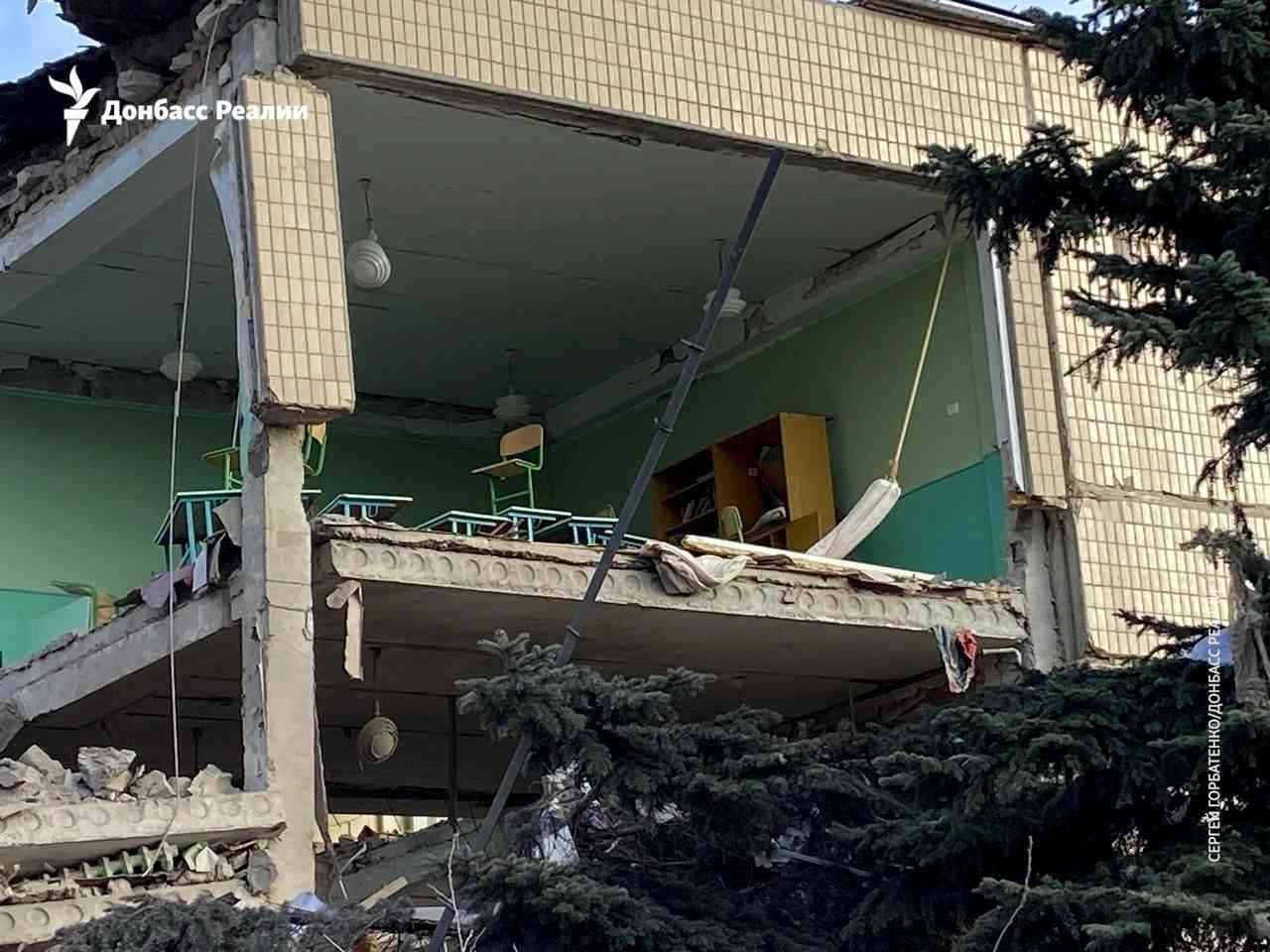 Стаття: Росіяни зруйнували авіаударами дві школи у Слов’янську