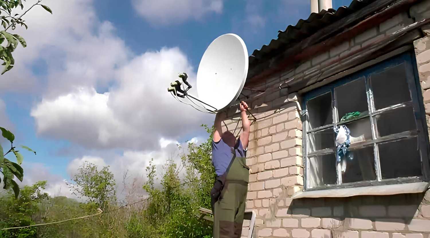 Зображення посту: Росіяни масово знімають супутникові антени та замінюють їх своїм телебаченням на окупованій Луганщині
