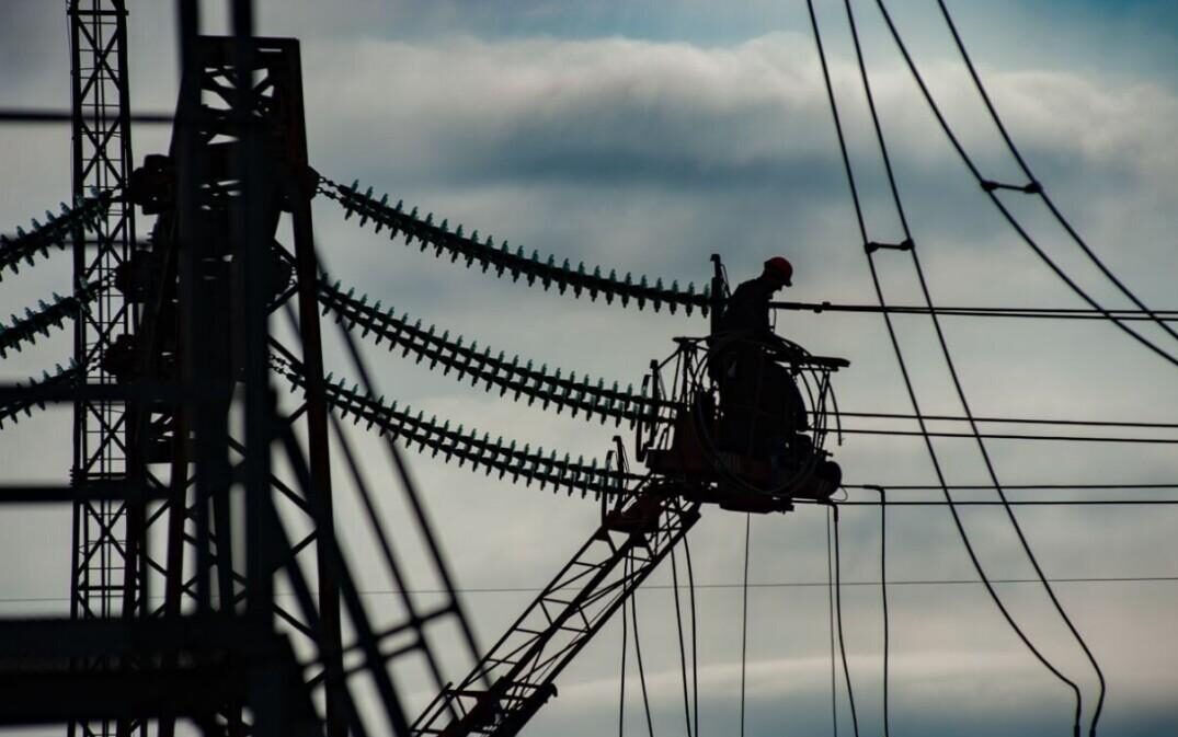 Стаття: На Донеччині понад 60 тисяч споживачів без світла через нові атаки РФ