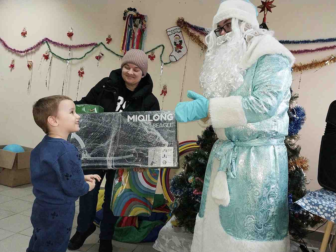 Зображення посту: «Моя найбільша мрія — щоб повернувся тато і… ніколи не закінчувались цукерки»: хто виконує новорічні бажання українських дітей
