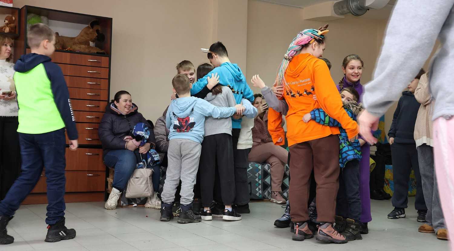 Зображення посту: «Моя найбільша мрія — щоб повернувся тато і… ніколи не закінчувались цукерки»: хто виконує новорічні бажання українських дітей