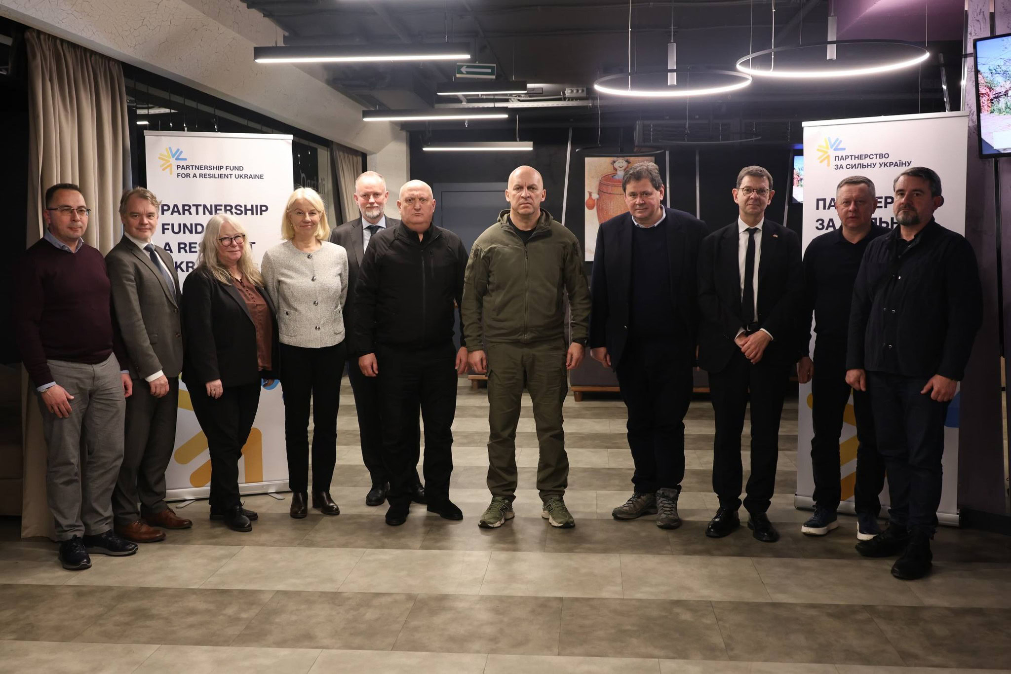 Стаття: На Донеччину приїхали дипломати з шести країн Європи