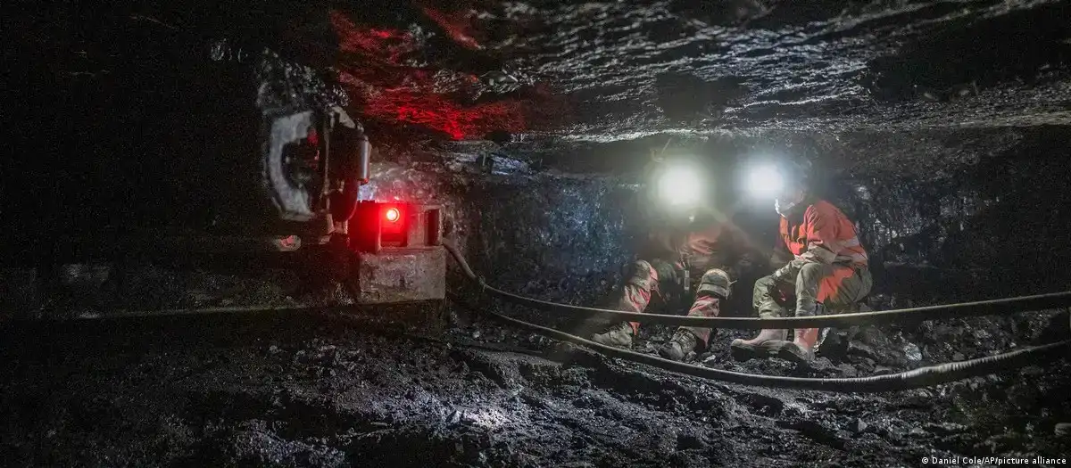 Стаття: Російські дрони понад шість годин атакували державну шахту: є поранені