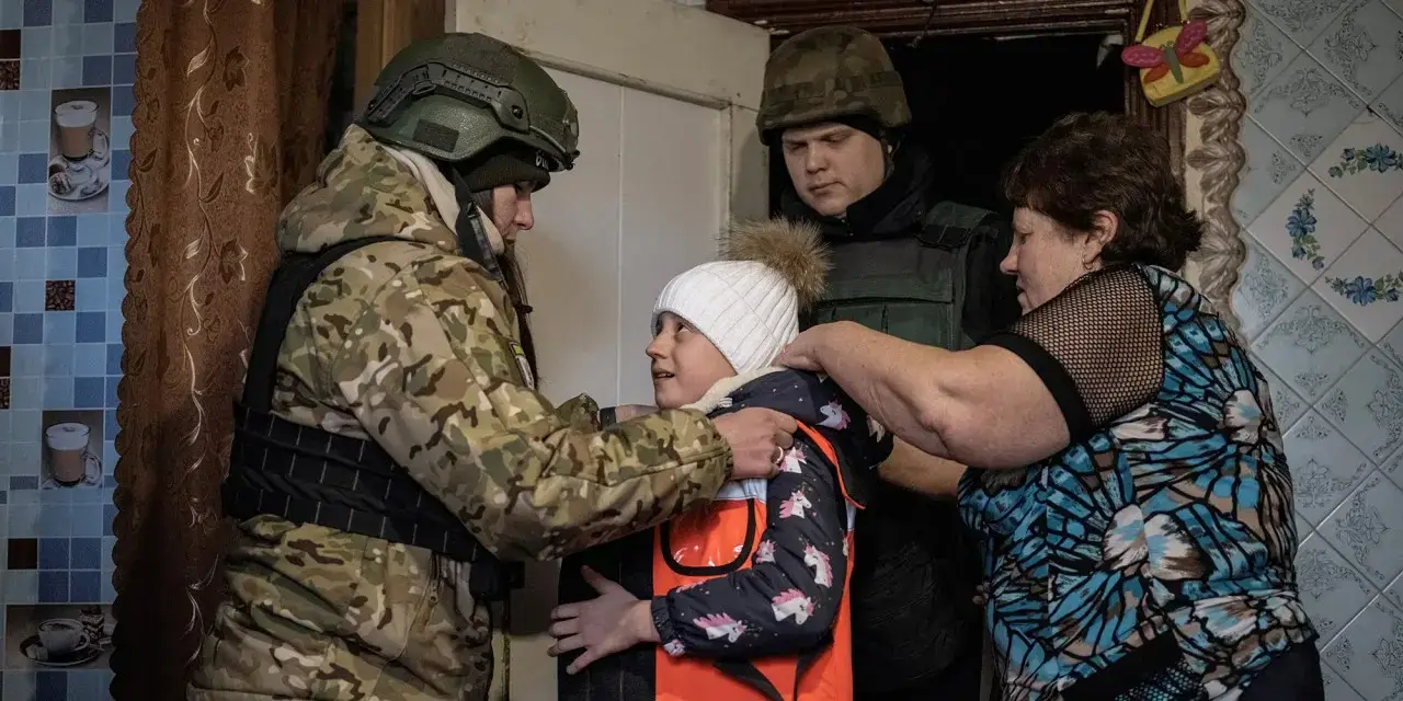 Стаття: На Донеччині запровадили обов’язкову евакуацію родин з дітьми з 19 населених пунктів Миколаївської, Андріївської та Святогірської громад