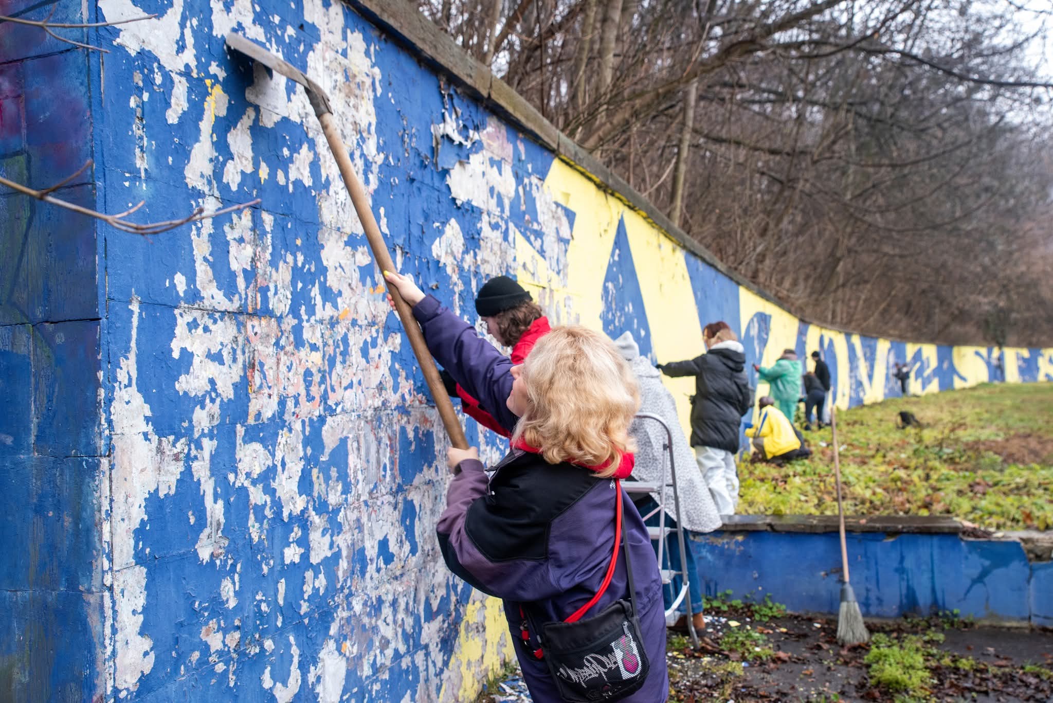 Зображення посту: У Львові почали відновлювати мурал про «Азовсталь»