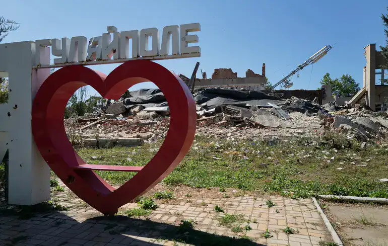 Стаття: Російські військові переодягаються у цивільний одяг під час наступу на Гуляйполе