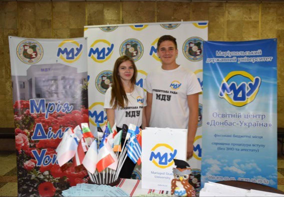 Зображення посту: «З тобою все нормально, ти адаптувався». Захисник Маріуполя Сергій Яровий зустрічається з рідними тих, хто досі в неволі