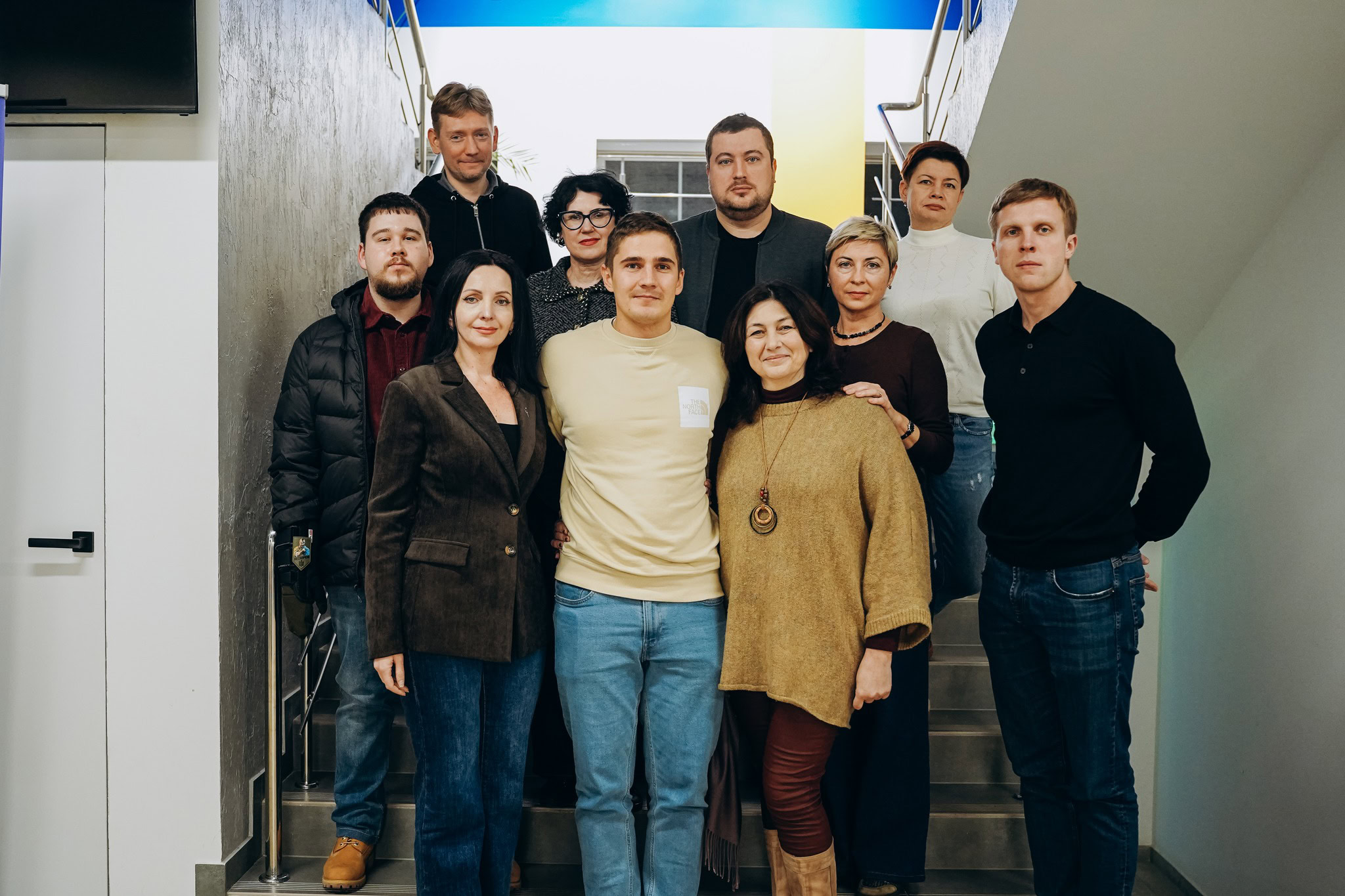 Зображення посту: «З тобою все нормально, ти адаптувався». Захисник Маріуполя Сергій Яровий зустрічається з рідними тих, хто досі в неволі