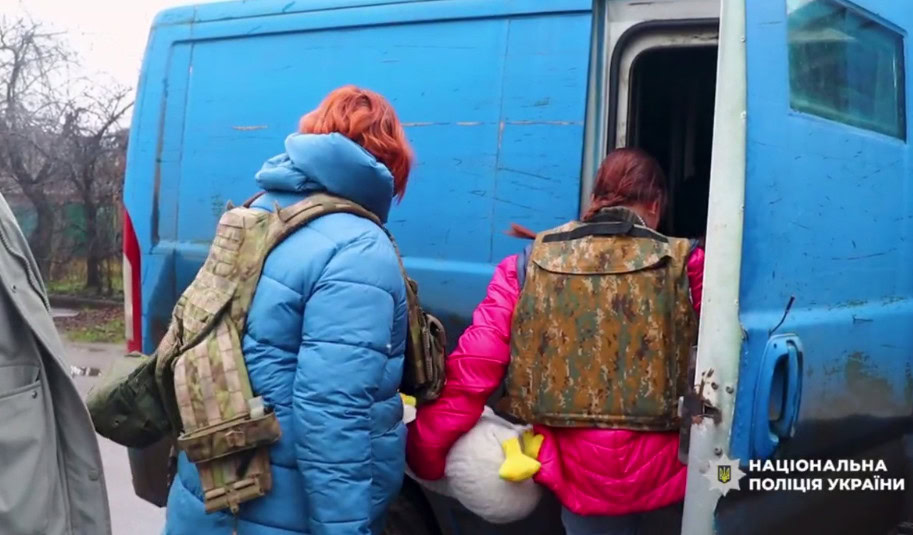 Стаття: «Білий янгол» евакуював із Дружківки сім’ю із трьома дітьми