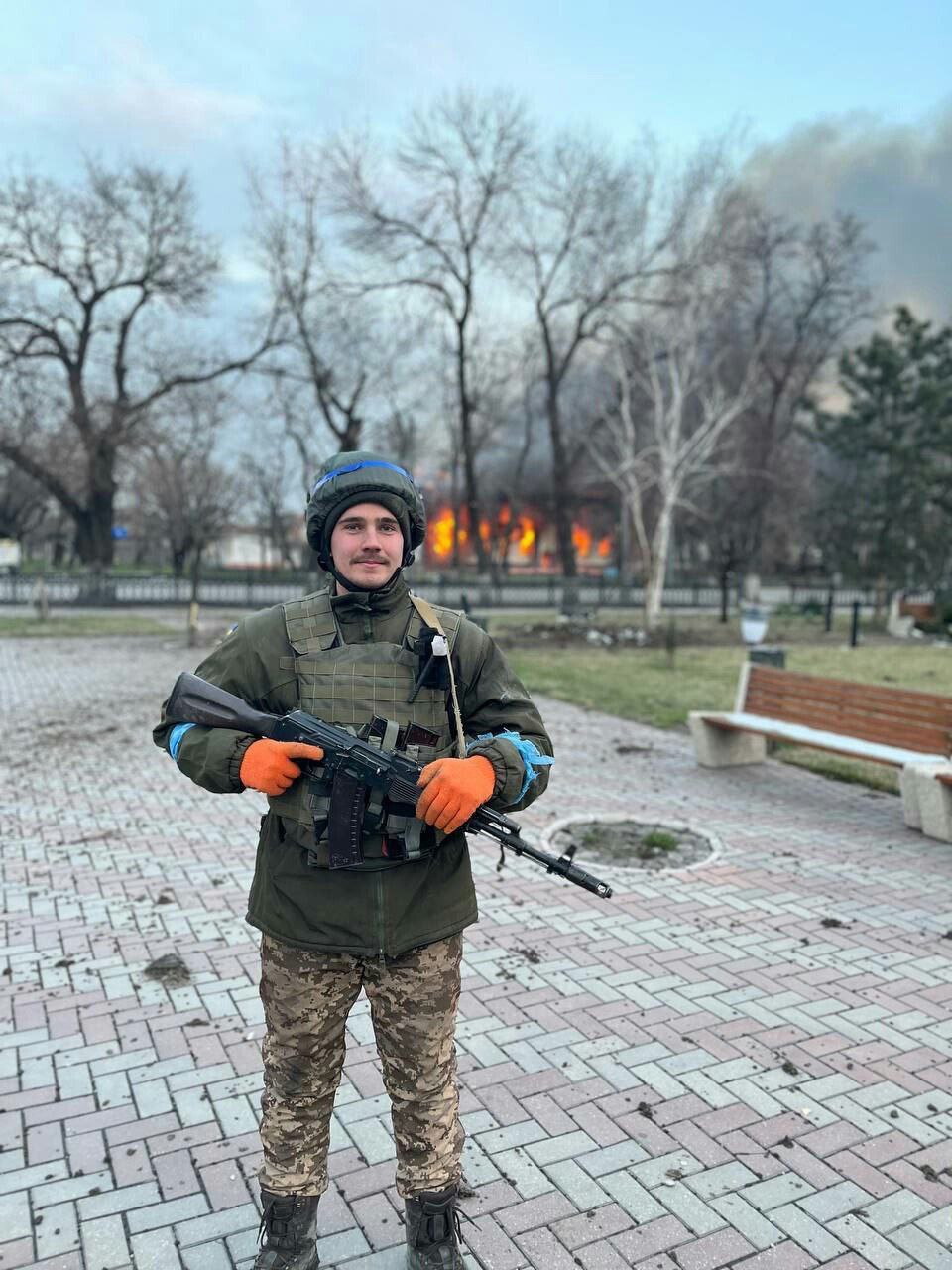 Зображення посту: «З тобою все нормально, ти адаптувався». Захисник Маріуполя Сергій Яровий зустрічається з рідними тих, хто досі в неволі