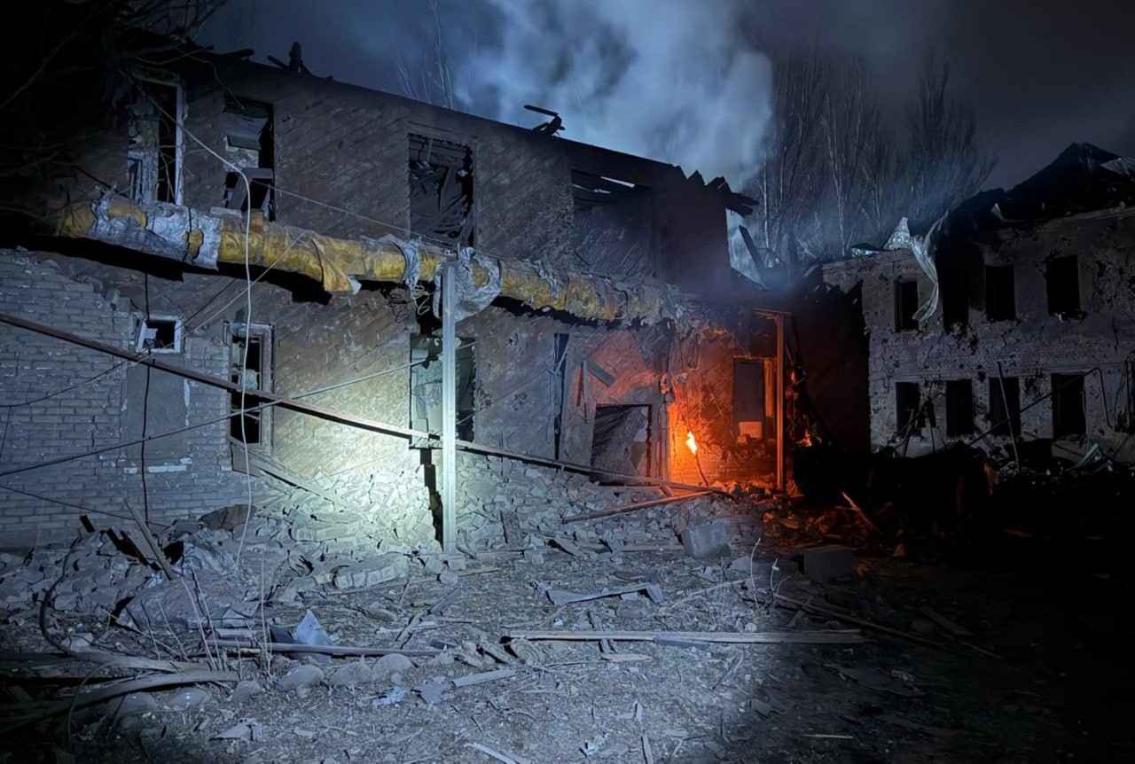 Стаття: Після удару по житловому будинку у Слов’янську в лікарні залишаються троє постраждалих