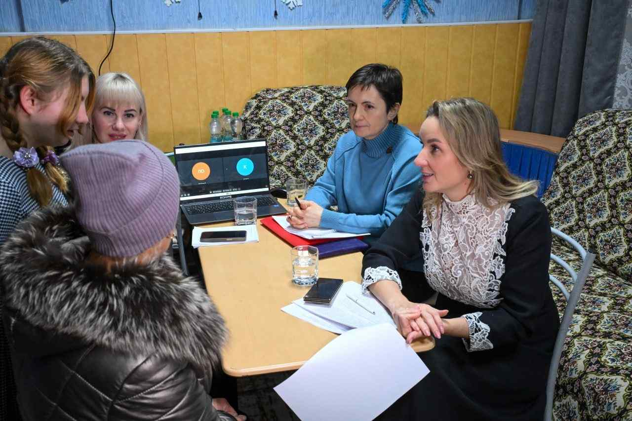 Зображення посту: «Це штучно створена тема»: Львова-Бєлова заперечила депортацію українських дітей під час візиту на Донеччину