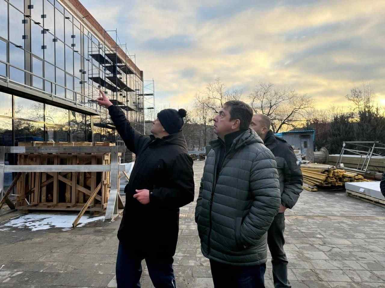 Зображення посту: «Приховування злочинів»: у Маріуполі окупанти оголосили про ремонт Українського дому