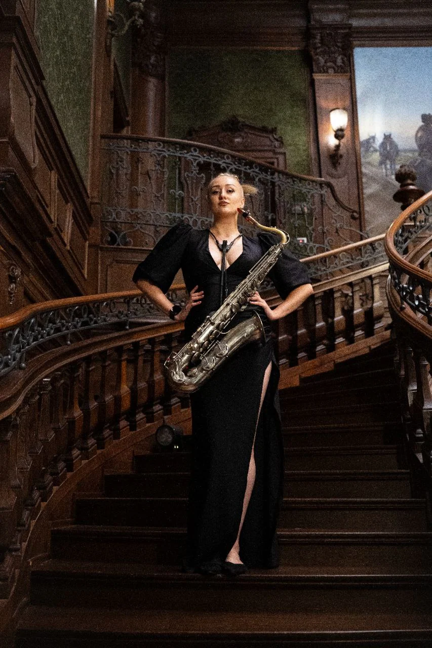 Зображення посту: Луганськ, окупація і саксофон: історія музикантки Карини Антоненко, яка збирає фольклор українського Сходу