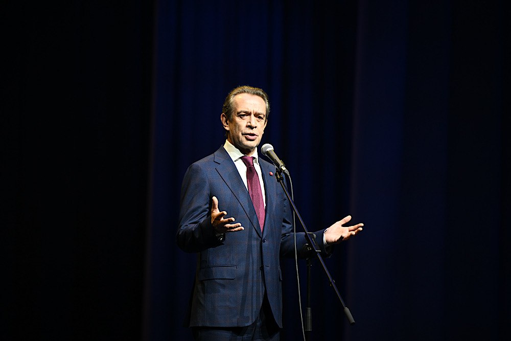 Зображення посту: Концерт на місці трагедії: окупанти відкрили драмтеатр у Маріуполі