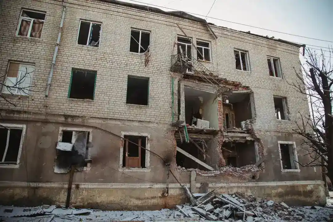 Стаття: У Сіверську російські військові переховуються в руїнах і підвалах