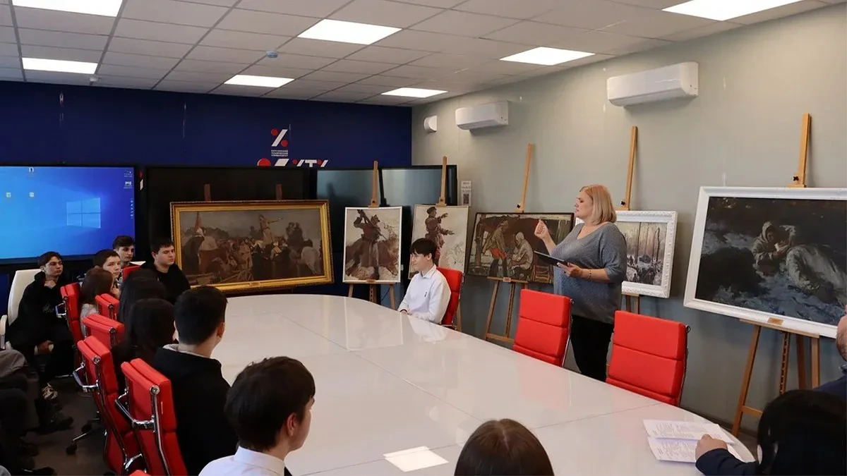 Стаття: Окупанти в Маріуполі відкрили виставку «героїв СВО та ДНР»