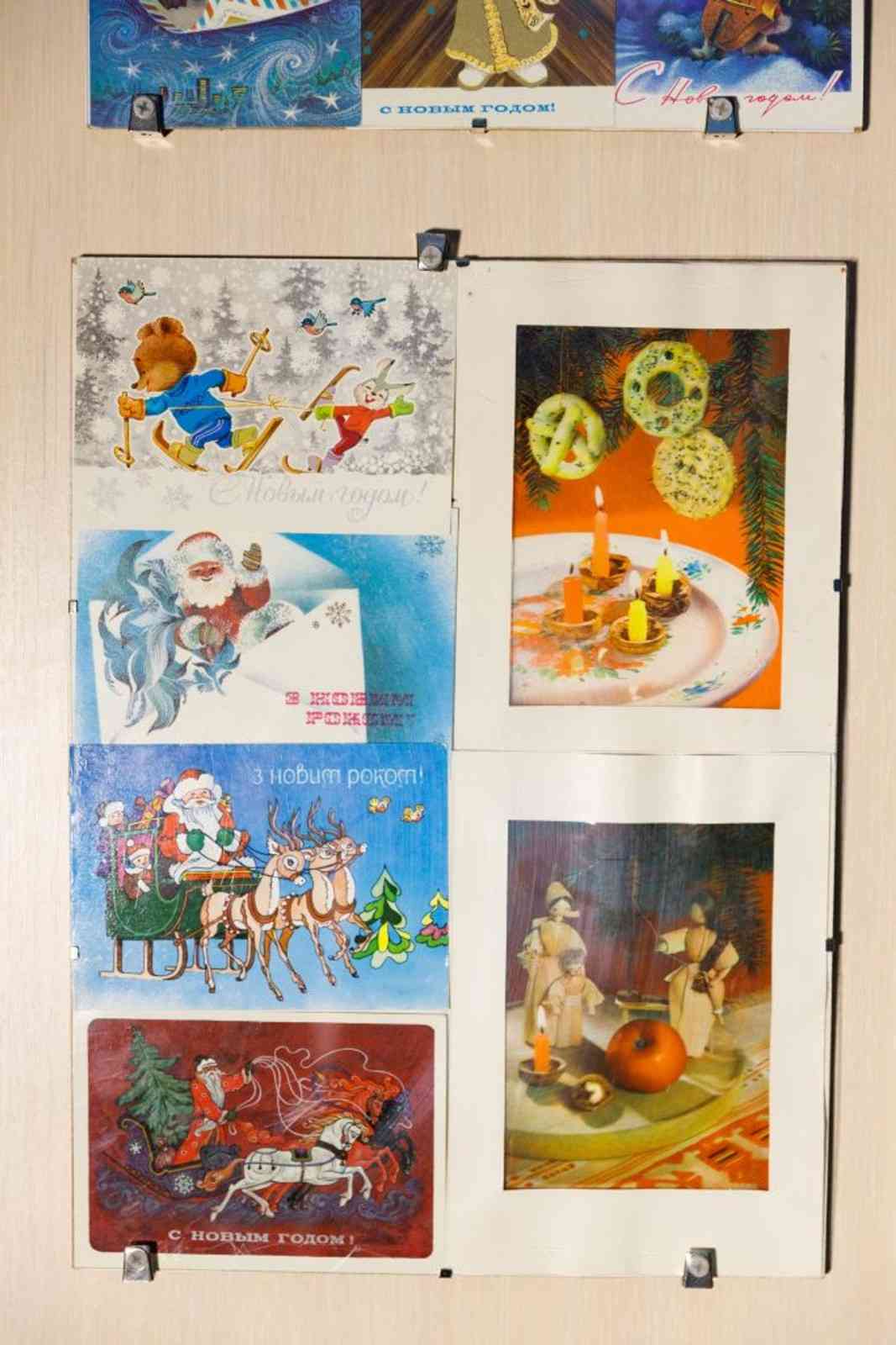 Зображення посту: Краєзнавчий музей вивіз з Костянтинівки колекцію новорічних прикрас місцевого склозаводу