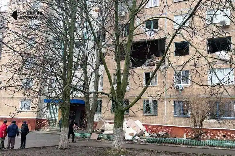 Стаття: РФ вдарила трьома авіабомбами «ФАБ-250» по медзакладу та приватному сектору Краматорську: одна людина загинула