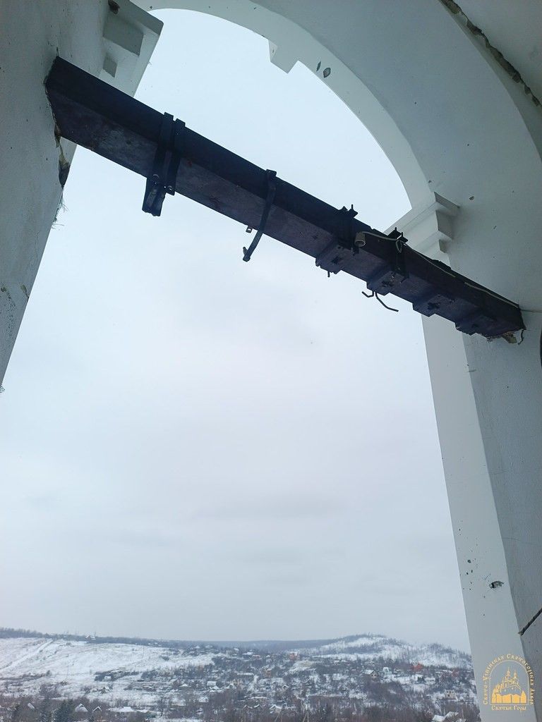 Зображення посту: Зі скиту Святогірської лаври на Донеччині викрали церковні предмети та дзвони