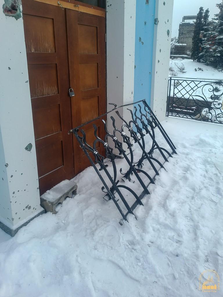 Зображення посту: Зі скиту Святогірської лаври на Донеччині викрали церковні предмети та дзвони