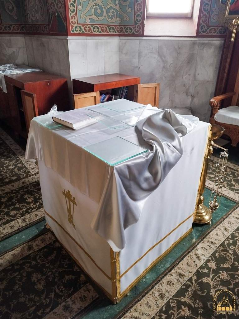 Зображення посту: Зі скиту Святогірської лаври на Донеччині викрали церковні предмети та дзвони