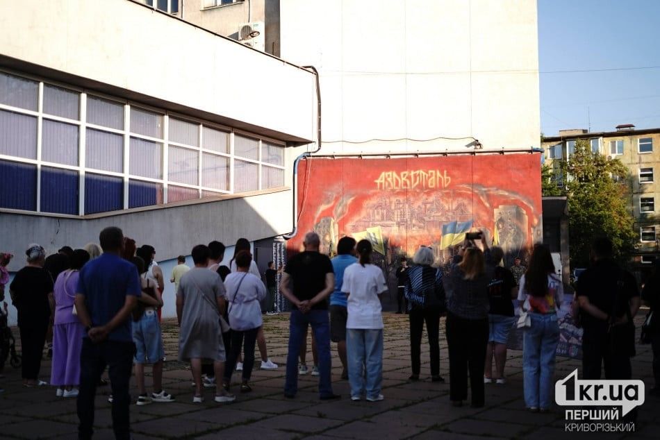 Зображення посту: «Я обіцяв братові, що його ім’я житиме вічно». Данило Давиденко про мурал пам’яті загиблого брата та всіх оборонців України