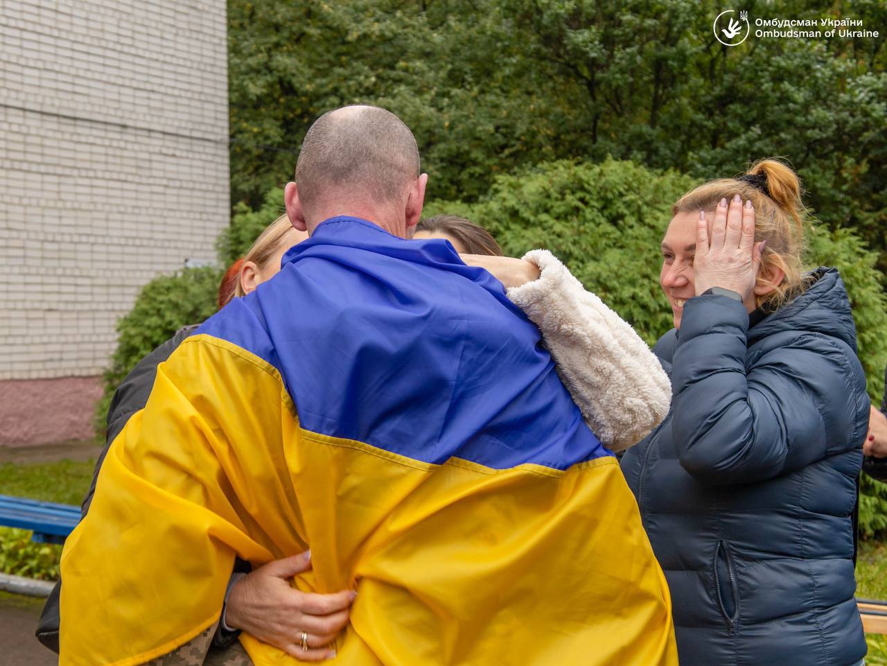 Зображення посту: «У камерах були і військові, і цивільні. Били — однаково всіх»: як міжнародне право не встигає за реальністю війни