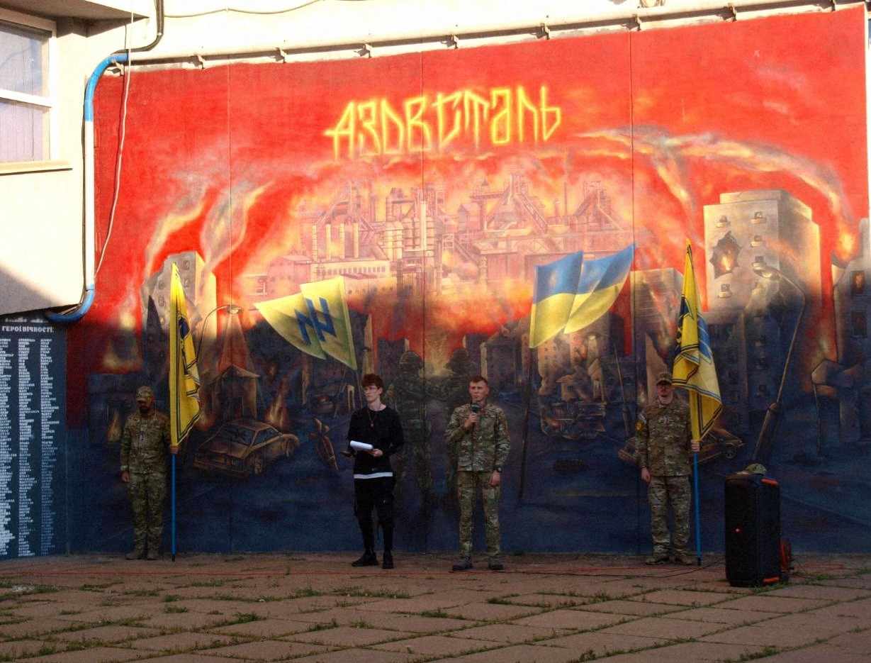 Зображення посту: «Я обіцяв братові, що його ім’я житиме вічно». Данило Давиденко про мурал пам’яті загиблого брата та всіх оборонців України