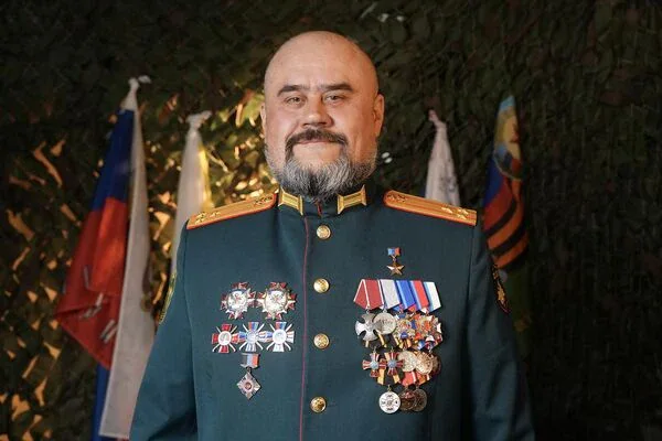 Стаття: Бойовик, який катував полонених, став керівником козацької організації в Луганську