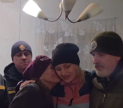 Стаття: З Криворіжжя на Донеччині евакуювали останню мешканку разом із тваринами