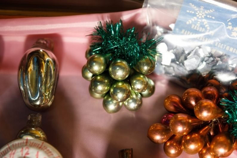 Стаття: Краєзнавчий музей вивіз з Костянтинівки колекцію новорічних прикрас місцевого склозаводу