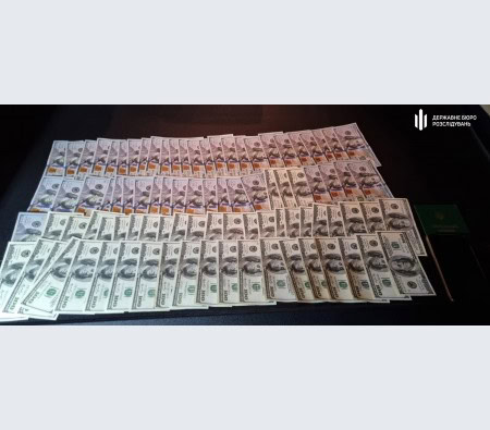 Стаття: ДБР затримало військового, який, ймовірно, вимагав 9 тисяч доларів за ротацію бійця