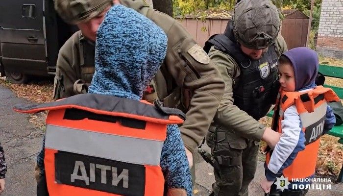 Стаття: З Дружківки активніше виїжджають родини з дітьми через обстріли та відсутність світла