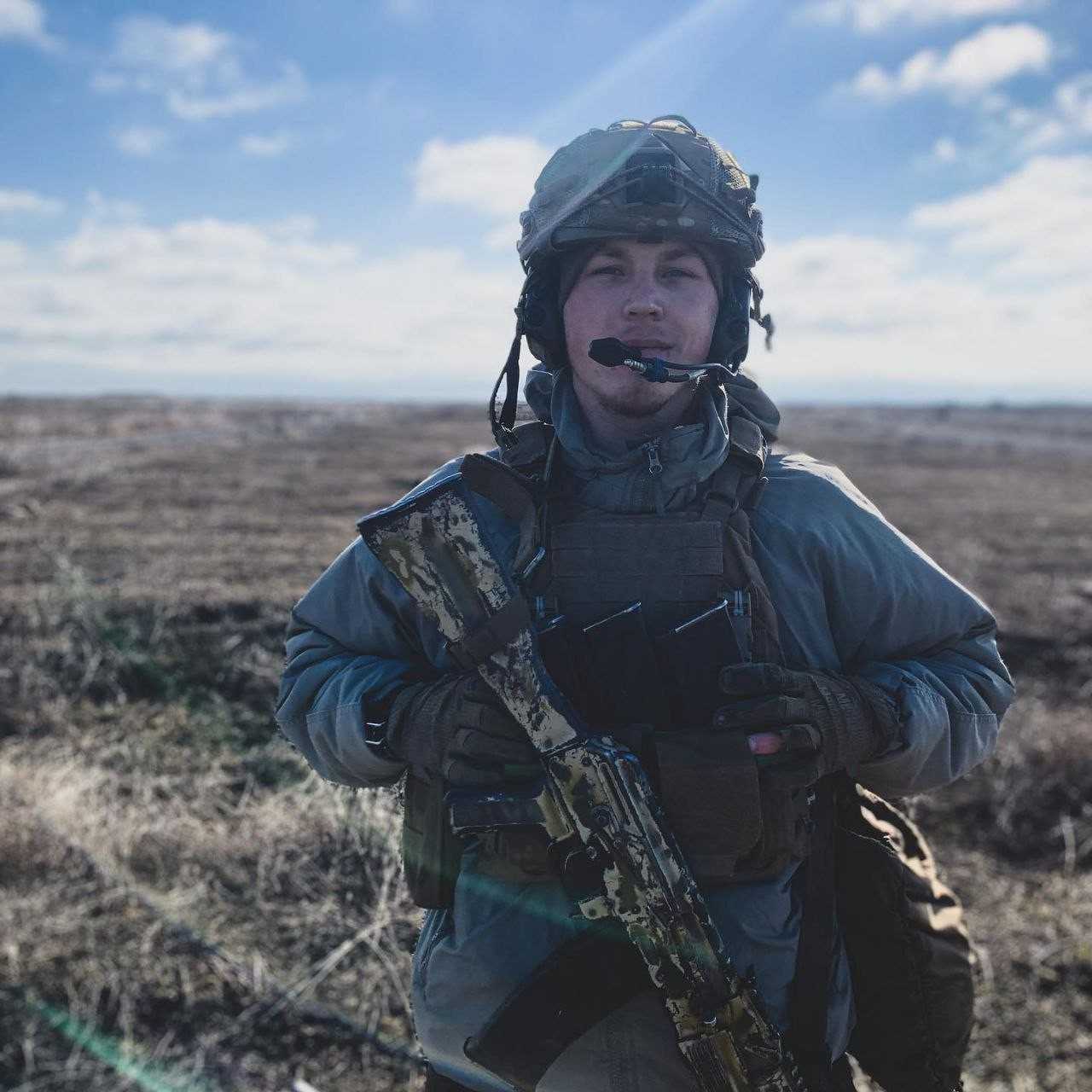 Зображення посту: «Я обіцяв братові, що його ім’я житиме вічно». Данило Давиденко про мурал пам’яті загиблого брата та всіх оборонців України