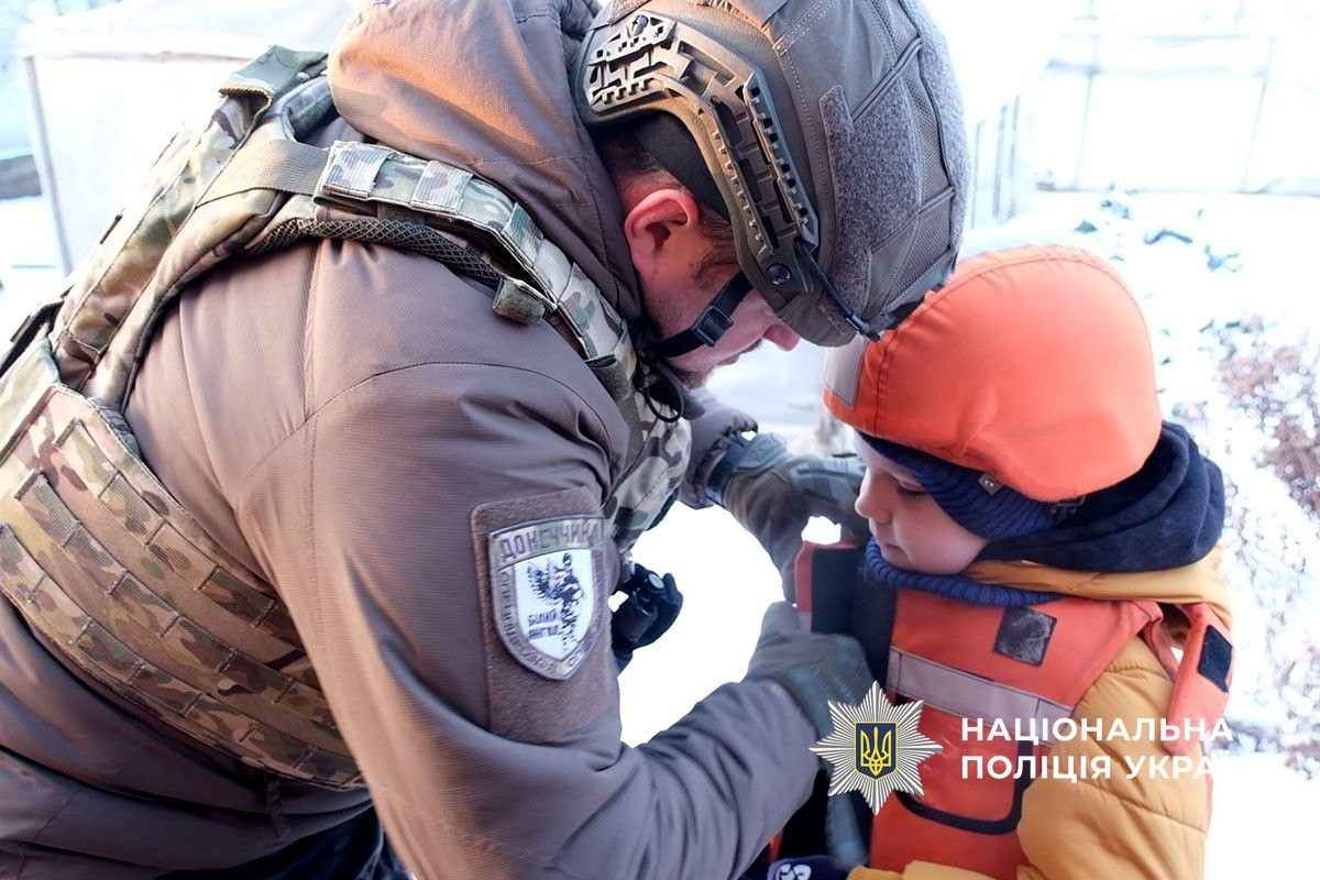 Стаття: З Олексієво-Дружківки на Донеччині вдруге евакуювали родину з дітьми