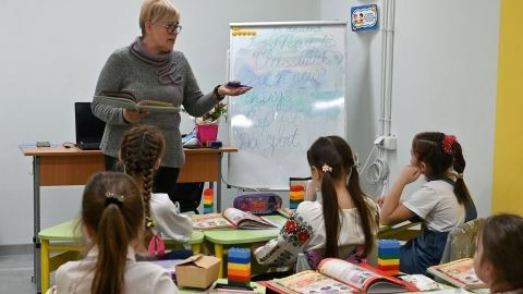 Стаття: Уряд анонсував виплату підвищеної зарплатні вчителям і збереження доплат у 2026 році