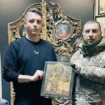 Зображення посту: Військовий передав ікону ХІХ століття з окупованого Селидового до музею
